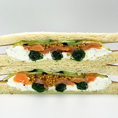 Сэндвич с лососем по-дижонски в Small Town по цене 470 ₽