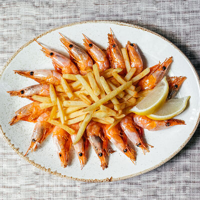 Жареные креветки с картофелем фри в Самовар по цене 670 ₽