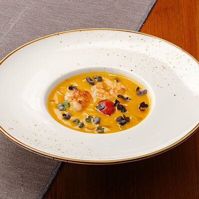 Тыквенный крем-суп с креветками в Casa Mia по цене 490 ₽