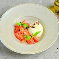Буррата с узбекскими помидорами в Buonamici