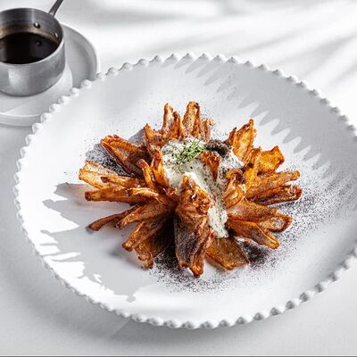 Лук в кляре в Christian по цене 720 ₽