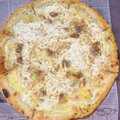 Пицца с карамелизированной грушей и сыром страчателла в Лось Лосось по цене 1830 ₽