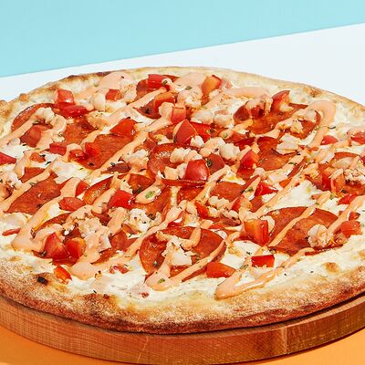 Деревенская пицца 25 см в Ostrov по цене 653 ₽