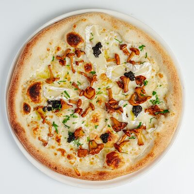 Пицца Лисички, камамбер в Everland по цене 1290 ₽