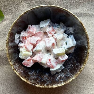 Салат из огурцов и помидоров в Offshore по цене 180 ₽