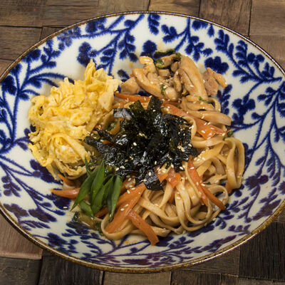 Удон с курицей в соусе том ям в СъелБыСам по цене 349 ₽