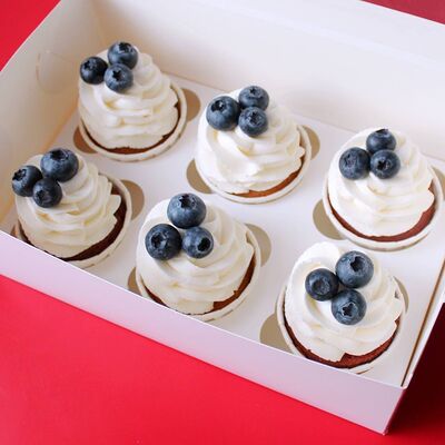 6 капкейков с ягодами голубики в Savoro по цене 2990 ₽