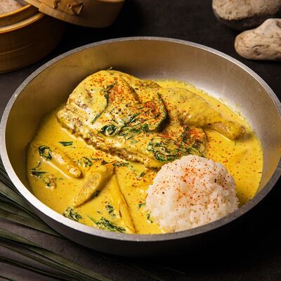 Цыпленок в соусе карри в Эбби Noodles & Sushi Bar по цене 640