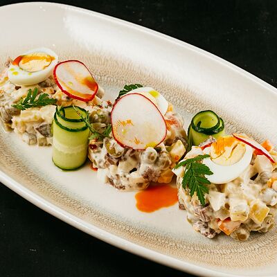 Оливье с телятиной в Горки парк по цене 570 ₽