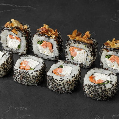 Ролл блэк с лососем в King Kong Pizza & Rolls по цене 829 ₽