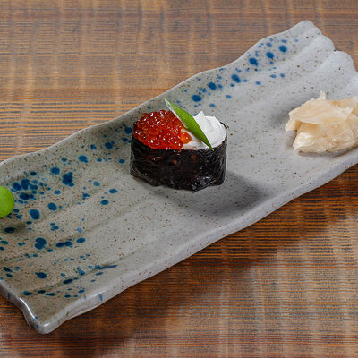 Гункан с красной икройв Bao по цене 350 ₽