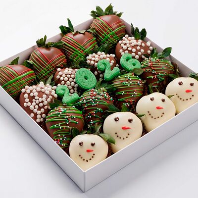 Коробка клубники в шоколаде Снеговики New 2026 M в Клубника в шоколаде VeryBerryLab по цене 5490 ₽