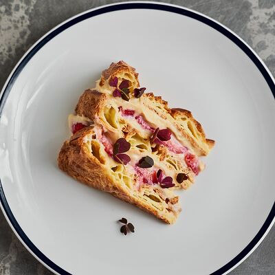 Заварной торт с клубникой в Полтора тигра по цене 610