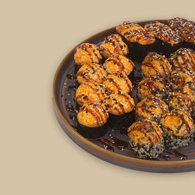 Ролл запеченный с пармезаном и лососем в Додома по цене 945 ₽