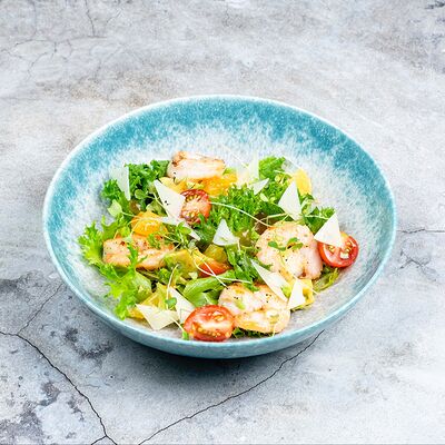 Салат с креветками в Newbar по цене 560 ₽