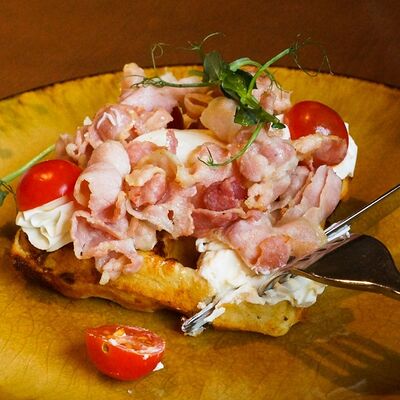 Сырная вафля с беконом в Kamakura по цене 665 ₽