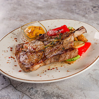 Свиная корейка на кости в Ив.Дурдинъ по цене 1250