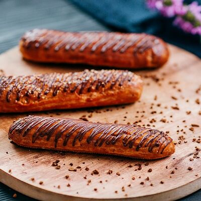 Эклер шоколадный пломбир в Krutli по цене 143 ₽