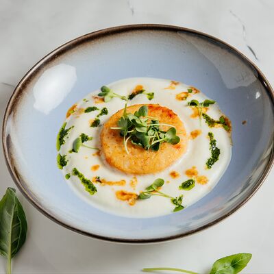 Крабовая котлета с эспумой из пармезана в Мясо & Рыба по цене 1590 ₽