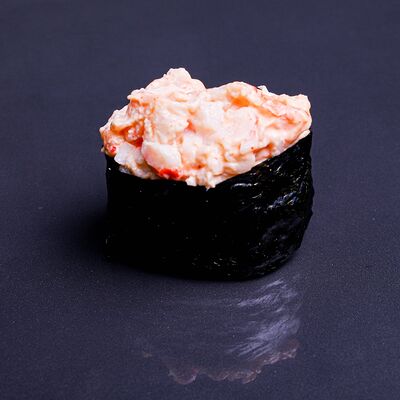 Гункан с лососем в Журавль в небе Халяль по цене 350 ₽