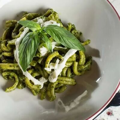 Паста с песто и страчателлой в Tin по цене 830 ₽