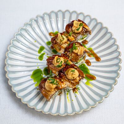 Ролл с копченым угрем в KIZOKU по цене 920 ₽