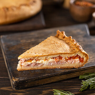 Пирог с ветчиной и сыром в Мама Испекла по цене 950 ₽