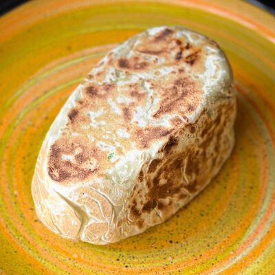 Кок-самса с сулугуни и помидорами в Навруз по цене 190 ₽