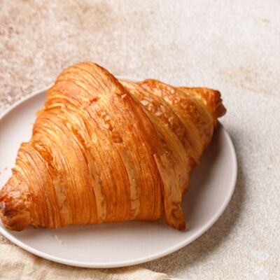 Круассан классический на сливочном масле в Kristof Coffee and Kitchen по цене 290 ₽