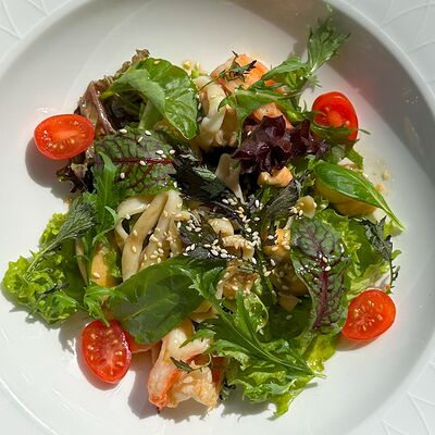 Салат с морепродуктами в Wine & Vine по цене 1690 ₽