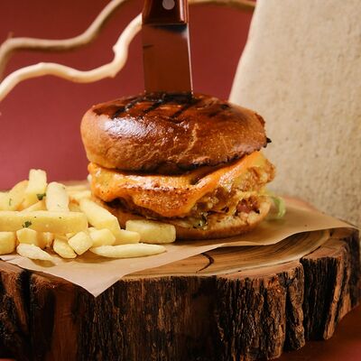 Бургер Zanzibar с картофелем фри в Zanzibar по цене 1060 ₽