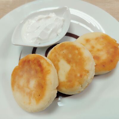 Сырники со сметаной в Локко Мокко по цене 200 ₽