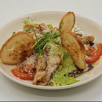 Салат Цезарь с курицей в Лали Хинкали