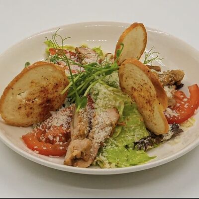 Салат Цезарь с курицей в Лали Хинкали по цене 2035 ₸