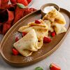 Блины с клубникой и сметаной в Паруса по цене 490