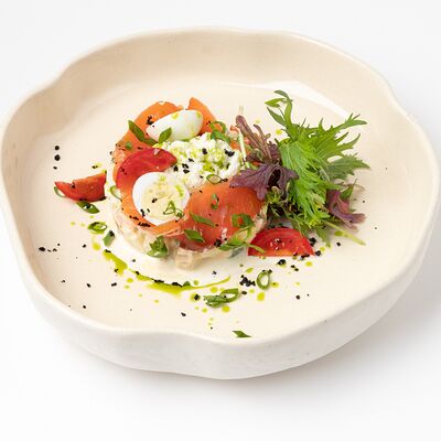 Салат с лососем и страчателлой в Неспешник по цене 1350 ₽