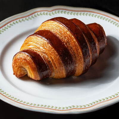 Круассан шоколадный в La Maison гастробутик по цене 360 ₽