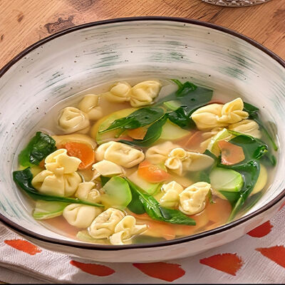 Куриный бульон с равиоли и овощамив iL Патио по цене 11 р.