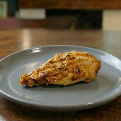 Запеченная куриная грудка в Кулинария Камин по цене 261 ₽