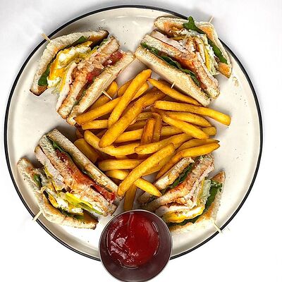 Клаб сендвич с курицей в Пинта по цене 2990 ₸