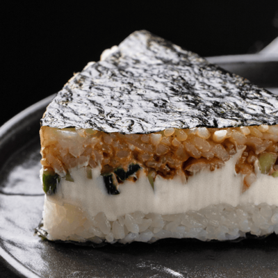 Онигири с креветкой в Японский домик по цене 423 ₽