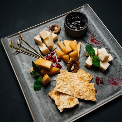 Ассорти кавказских сыров в ТВИШИ по цене 1008 ₽