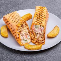 Шаверма в сырном лаваше в Red Sea shawerma