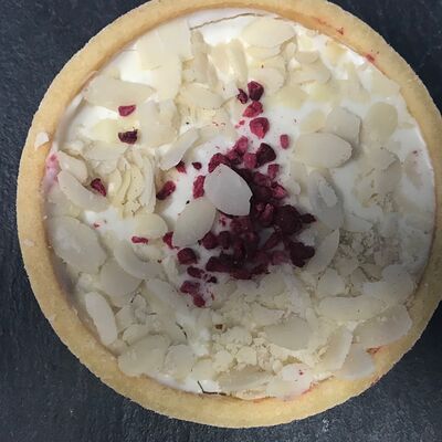 Тарталетка Раф-масала белый шоколад с малиной в Кофе в кубе по цене 280 ₽