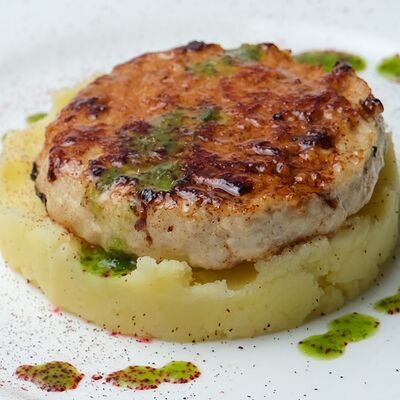 Котлета из индейки с картофельным пюре в Cafeshion по цене 640 ₽