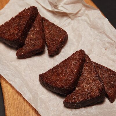 Тёплые гренки из бородинского хлеба в Рога Лося по цене 150 ₽