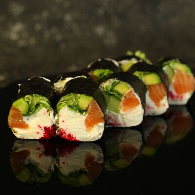 Кето-ролл с лососем в Ем с Матрёшкой по цене 900 ₽