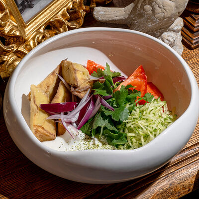 Жареные баклажаны с соусом дзадзики в Хачапури тетушки Марико по цене 495 ₽