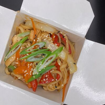 Лапша с курицейв Hiro суши-бар по цене 550 ₽