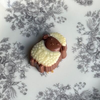 Шоколадная конфета Барашек от Patoush в Greece по цене 130 ₽